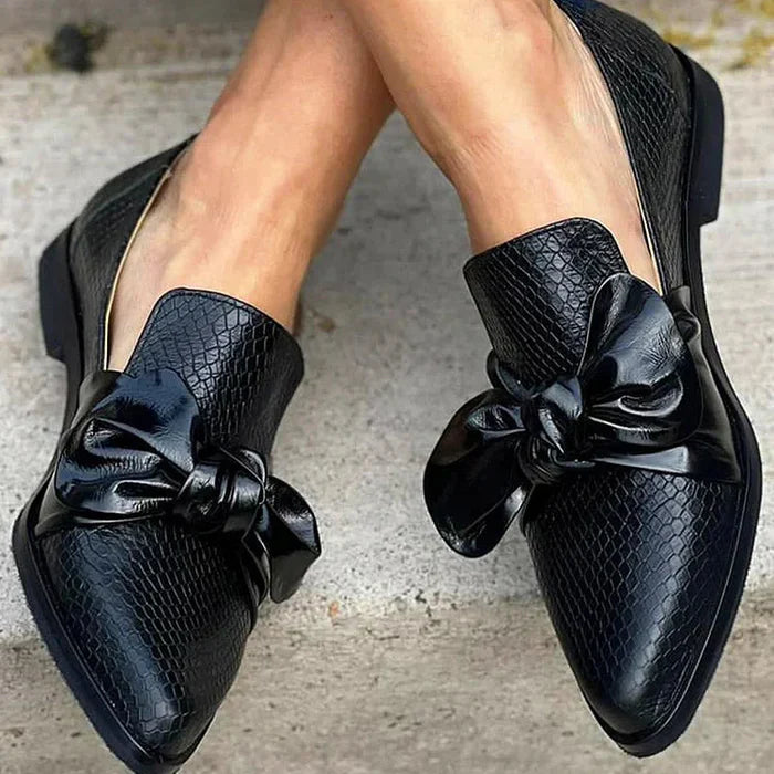 Julia - Loafer with Bow Detail