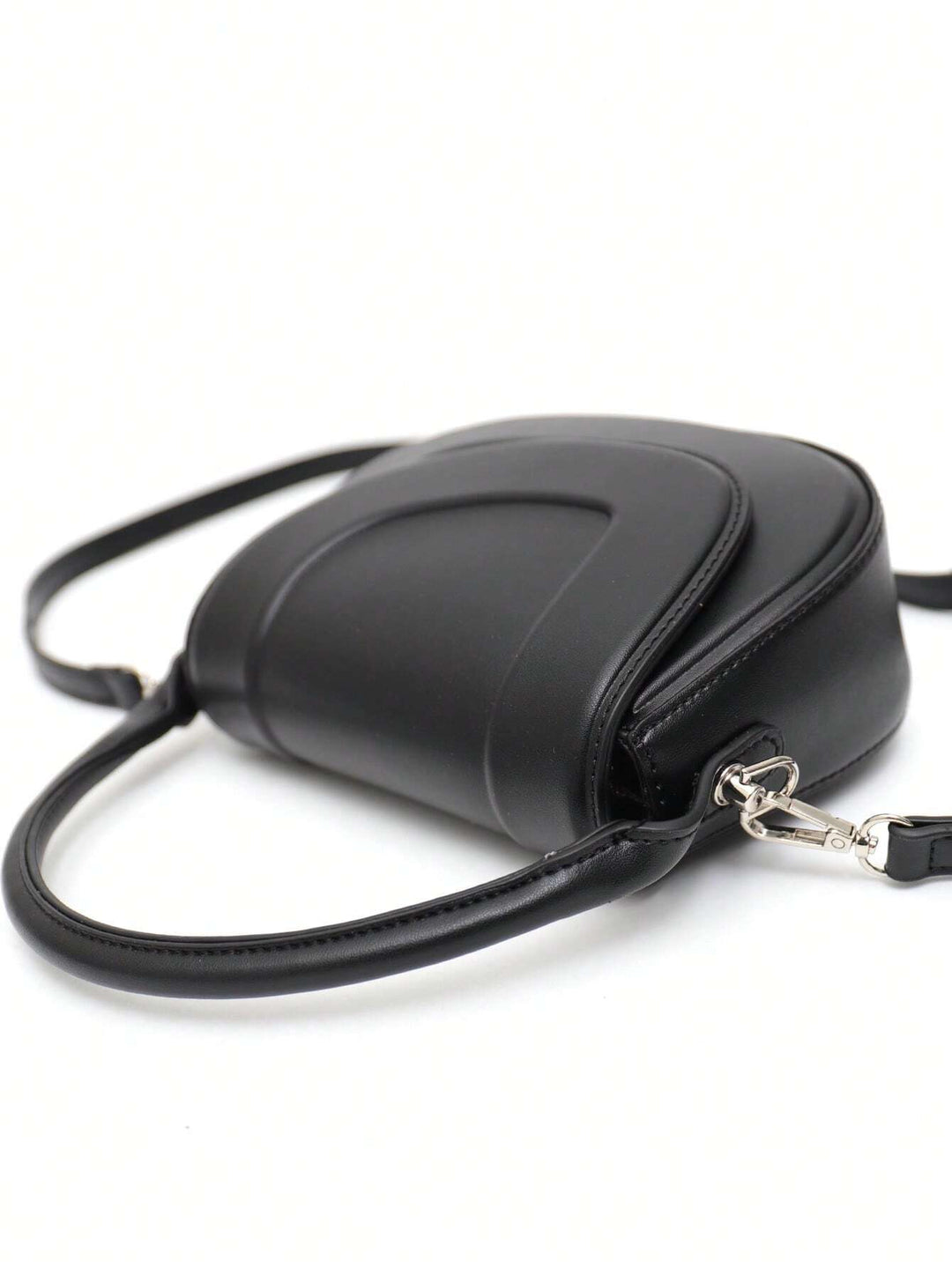 Ava – Stylish Minimalist Designer Saddle Bags
