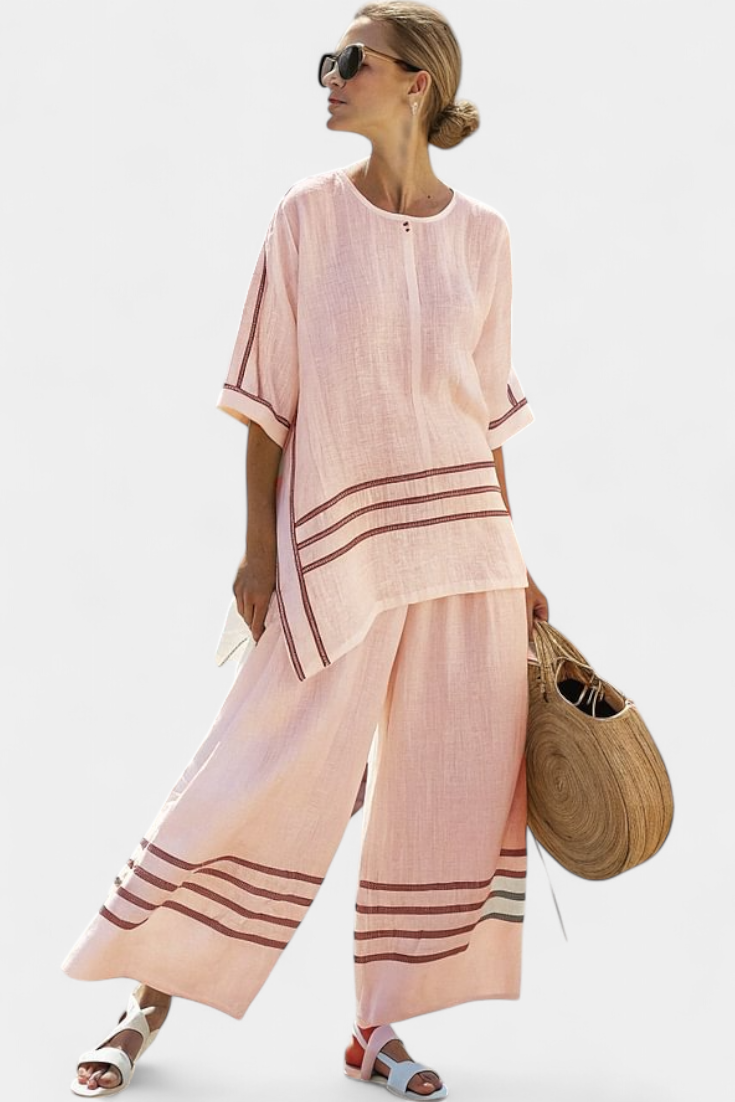 Complete with wide striped pants with an irregular cut - modern and comfortable style