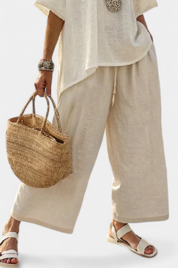 Complete Minimalist Daisy in raw tones with oversized blouse and wide pants for a simple and elegant style