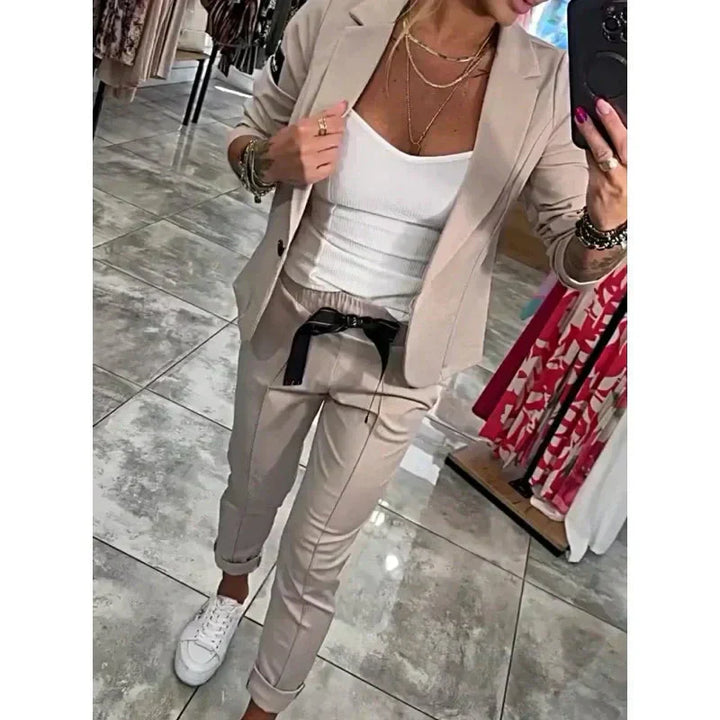 Angelina 2 piece Set Consisting of a casual blazer and trousers